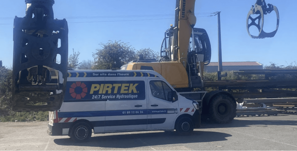 Remplacement de flexible hydraulique sur engin rail-route